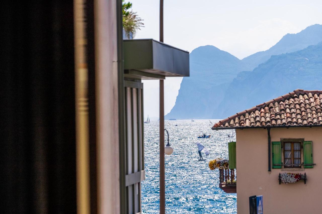 Appartamenti Vasco Renna Surf Center Torbole Sul Garda Bagian luar foto